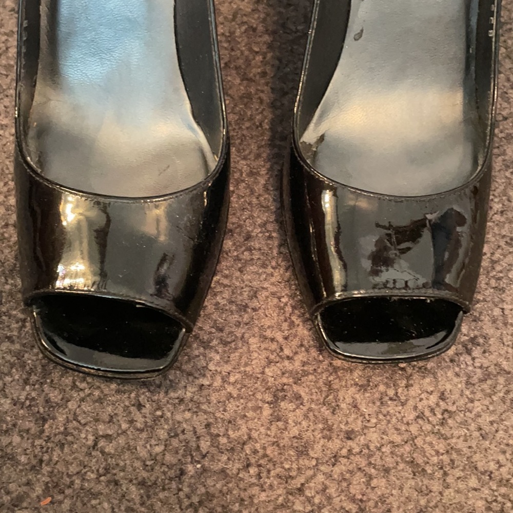 Stuart Weitzman black patent leather pump size 6.5 - Picture 2 of 11